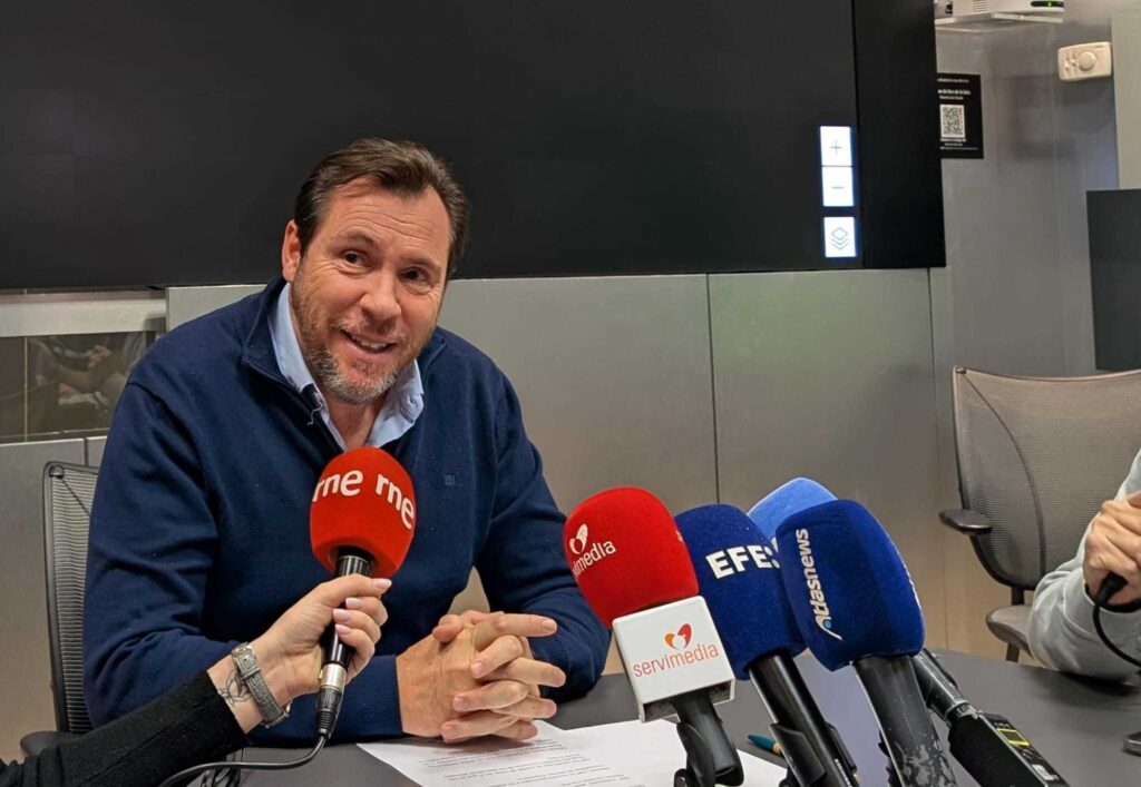 El ministro de Transportes califica de “extraño” el grave accidente ferroviario en Adamuz ocurrido sobre una vía recientemente renovada