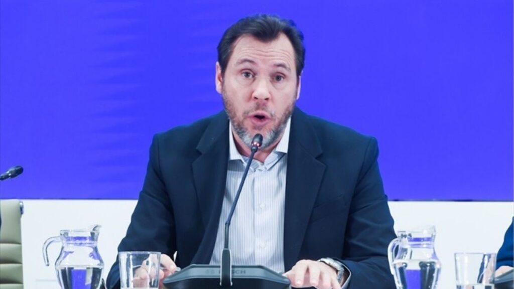 Óscar Puente niega desinformación sobre el Alvia siniestrado y subraya la profesionalidad de los servicios de emergencia