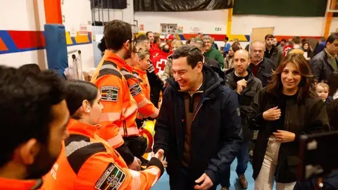 Juanma Moreno prevé un regreso parcial y progresivo de los vecinos desalojados de Grazalema