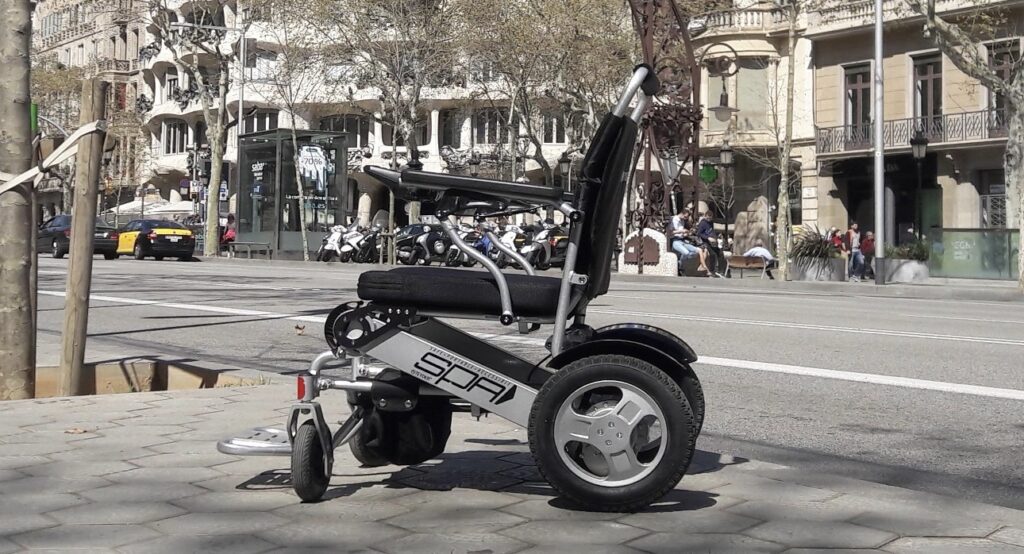 Queda en libertad el hombre en silla de ruedas investigado por matar a otro durante un intento de robo en Barcelona