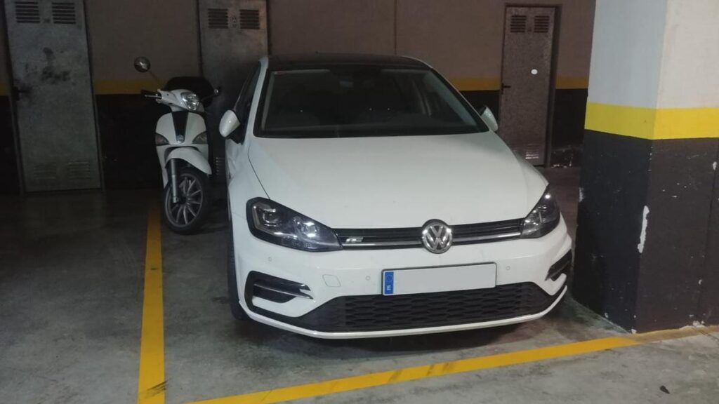 La DGT advierte: multas de hasta 3.000 euros por tener un coche sin usar en el garaje