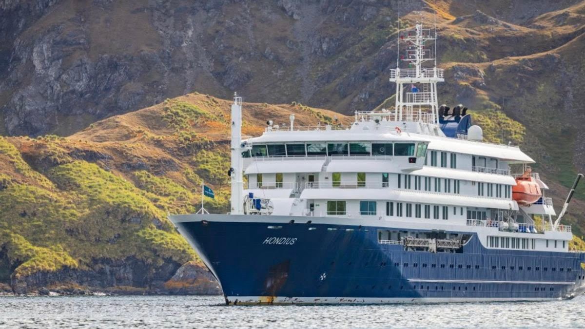 Catorce españoles viajan en un crucero de lujo con tres muertos y dos tripulantes contagiados por un brote de hantavirus