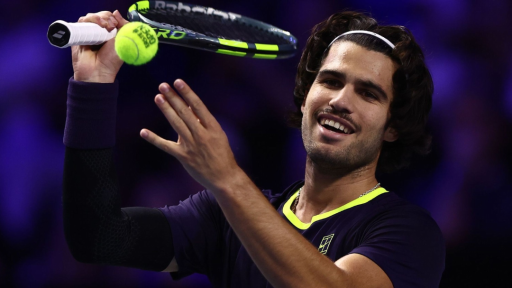 Carlos Alcaraz vence a Tommy Paul y se mete en las semifinales de Viena, donde le espera Medvedev