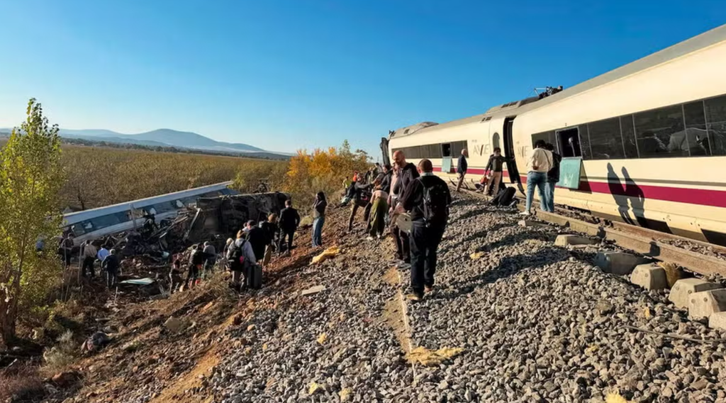 Suspendida la alta velocidad entre Madrid y Andalucía tras el choque de dos trenes en Toledo