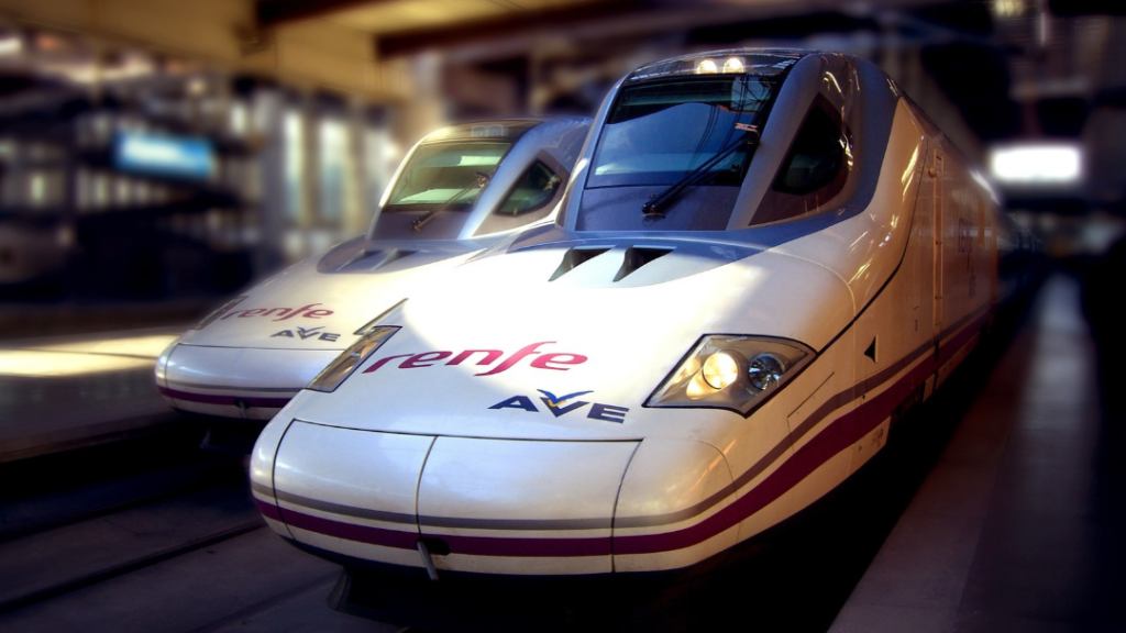 El Gobierno estudia cerrar el AVE Madrid-Barcelona hasta dos años: casi 29 millones de viajes podrían verse afectados