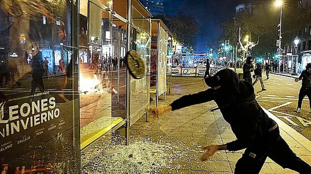 Detienen en Valencia al creador de «Blocus VLC»: Un joven de 17 años que organizaba saqueos en comercios a través de grupos de mensajería