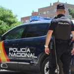 Dos policías fuera de servicio detienen en Ceuta a un hombre tras abofetear a su pareja y quitarle el móvil