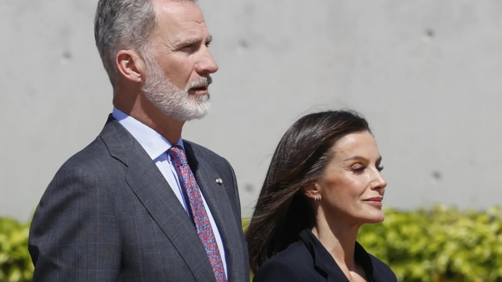 Los Reyes Felipe VI y Letizia visitan a los heridos del accidente ferroviario de Urda en Toledo