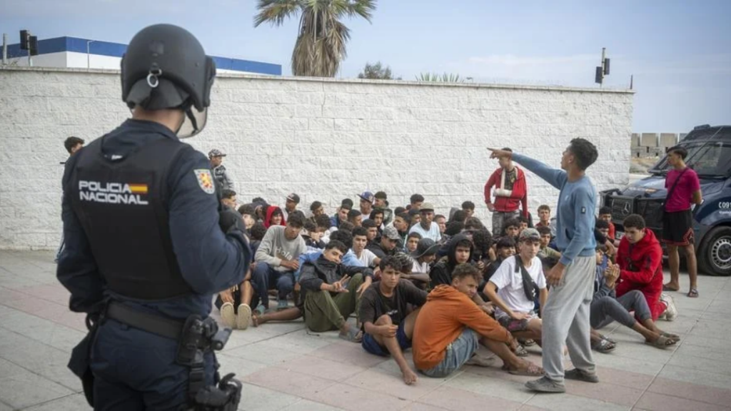Melilla reclama al Gobierno la repatriación de 330 menores inmigrantes a Marruecos mientras sus centros cuadruplican su capacidad