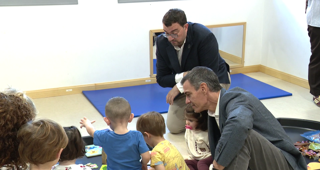 Pedro Sánchez visita Los Nuberinos, la escuela infantil pública y gratuita de 0 a 3 años de Gijón