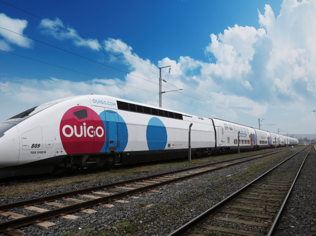 Un tren de Ouigo queda detenido en un túnel tras engancharse a la catenaria y provoca retrasos en la alta velocidad