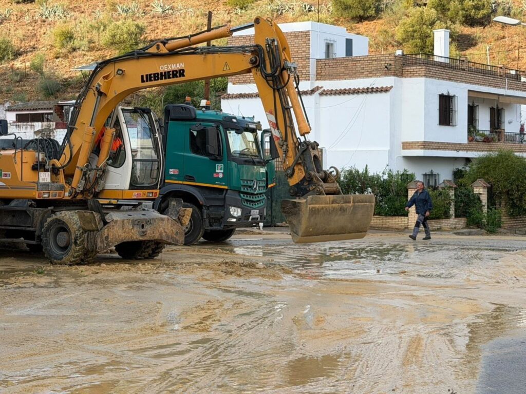 Arcos inicia la recuperación tras una tromba que derribó muros y dañó edificios y vehículos