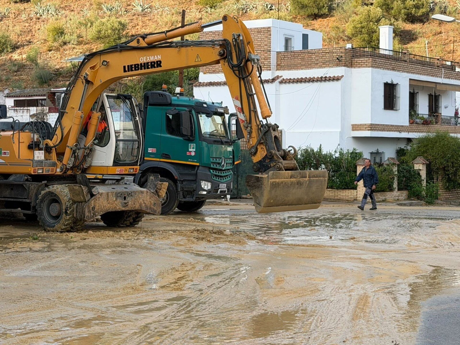 Arcos inicia la recuperación tras una tromba que derribó muros y dañó edificios y vehículos