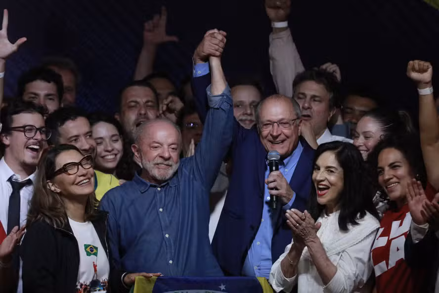 Flávio Bolsonaro se niega a reconocer la victoria de Lula y anuncia que pedirá anular las elecciones en Brasil