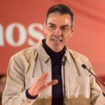 La ayuda de 733 euros del Gobierno de Sánchez no es para todos: los jóvenes que viven con sus padres también deben cumplir unos requisitos