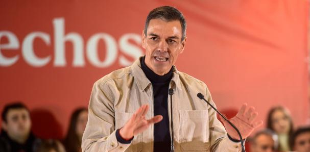 La ayuda de 733 euros del Gobierno de Sánchez no es para todos: los jóvenes que viven con sus padres también deben cumplir unos requisitos
